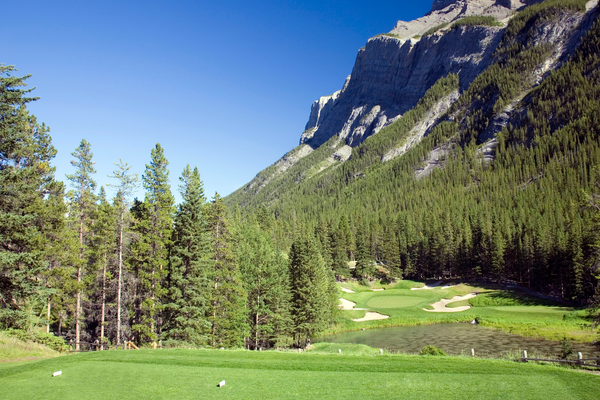 8 Amazing Golf Courses You Have to Play